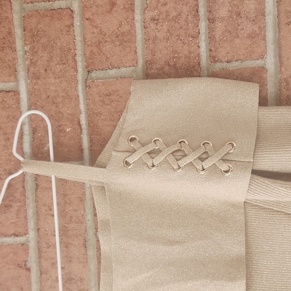 Top - Picture 2 of 3